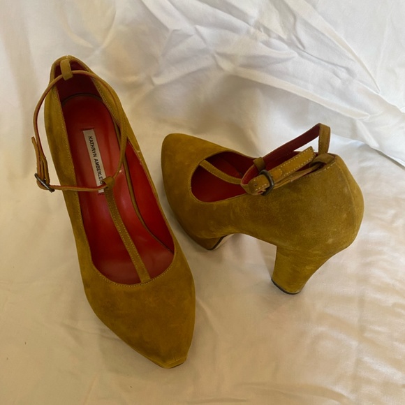 Gorgeous Kathryn Amberleigh Suede Yellow Heels - Picture 6 of 6